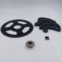 Стандартный комплект цепь T8F 136 звеньев + ведущая звезда T8F 11T + ведомая звезда T8F 58T 35 мм для миникросса 49сс 2Т сбоку